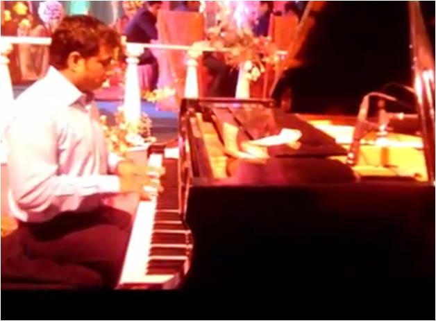 male piano player vadodara